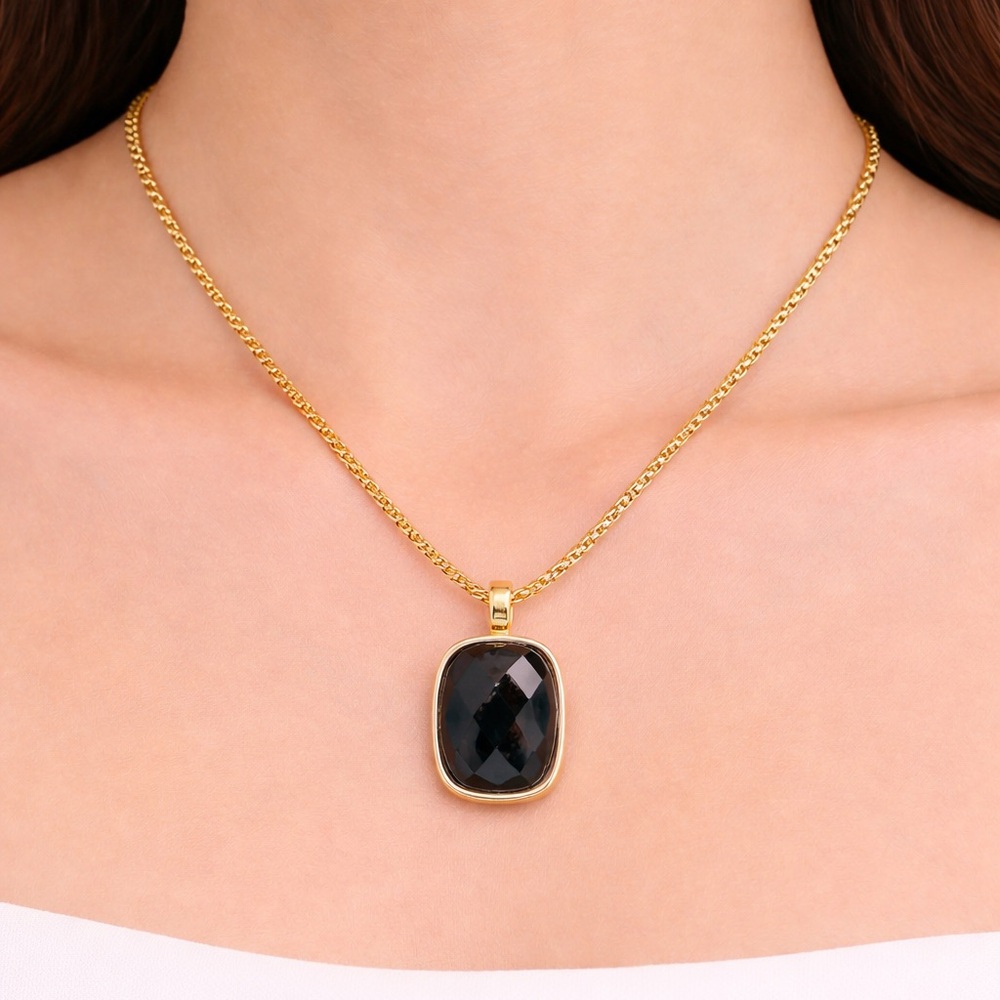 Avon Purple Passionate Faceted Pendant Necklace